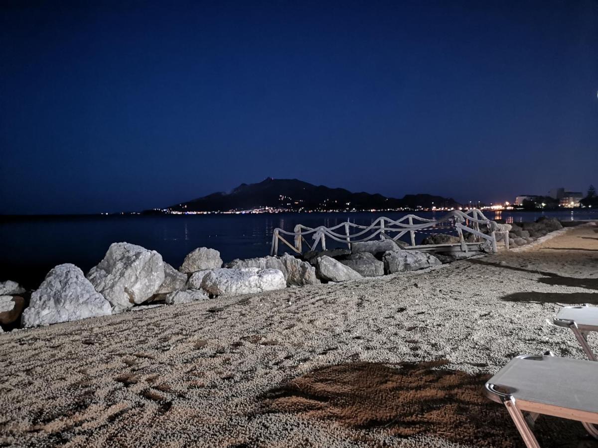 Point Ephemere Beachfront Apartments ザキントス エクステリア 写真